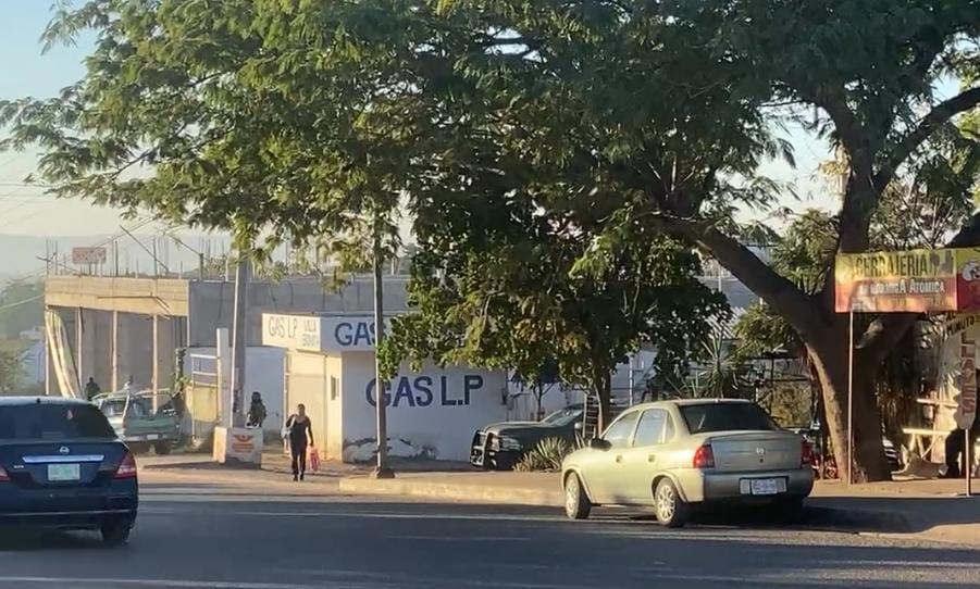 $!Aseguran militares inmueble en la Renato Vega Alvarado, en Culiacán