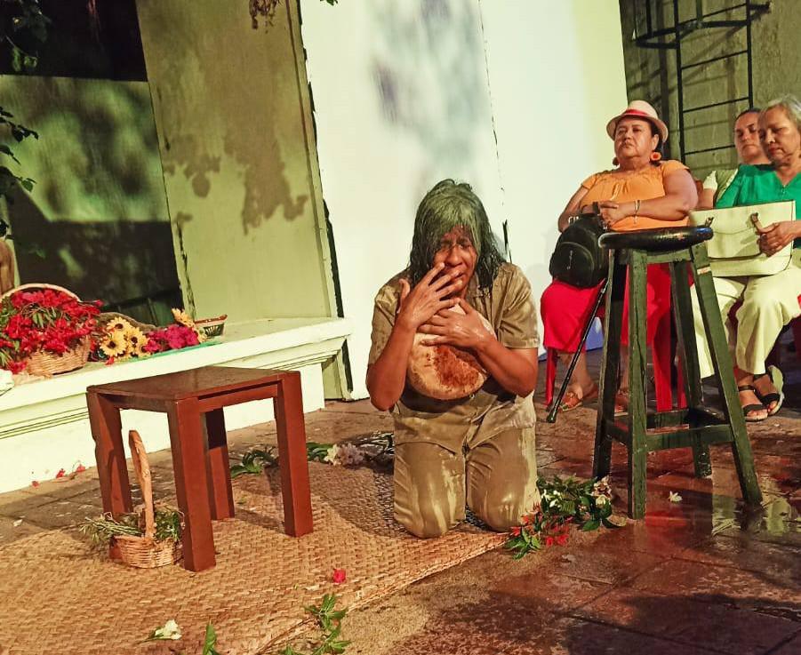 $!La obra muestra cómo Teresa se unió a las luchas de los pueblos yaquis, mayos y tomochitecos, defensores de la tierra y el agua.