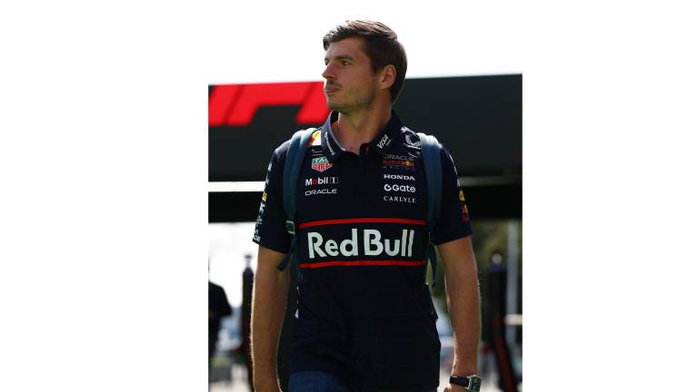 Max Verstappen hace su arribo.