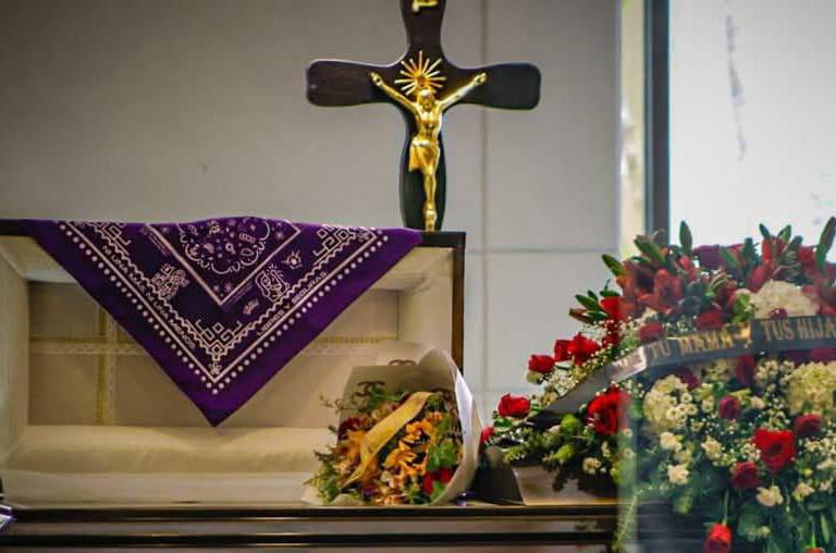 En su último adiós, familiares exigen justicia por el asesinato de la activista María Patiño