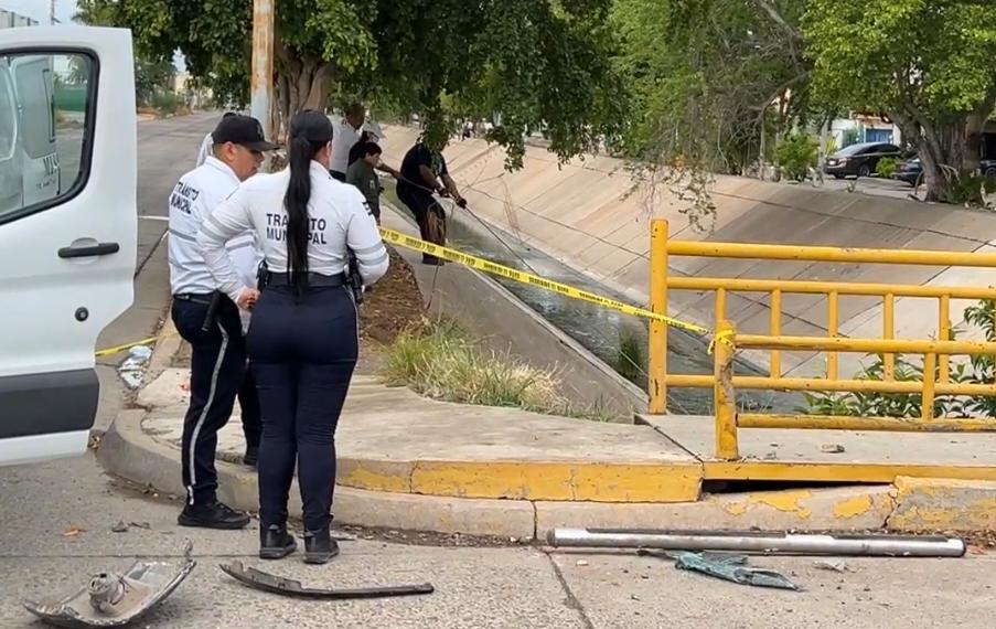 $!Choque en Los Mochis deja a una mujer sin vida y a un chofer de plataforma grave