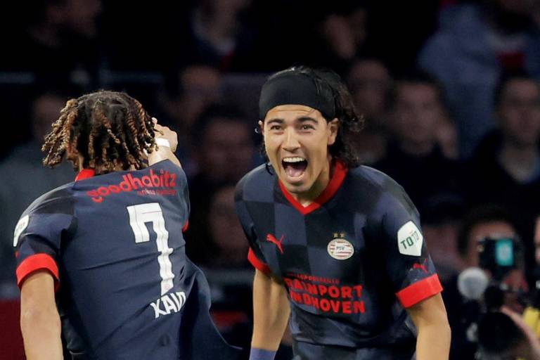 Sinalonse Érick Gutiérrez da el triunfo y la cima al PSV sobre el Ajax