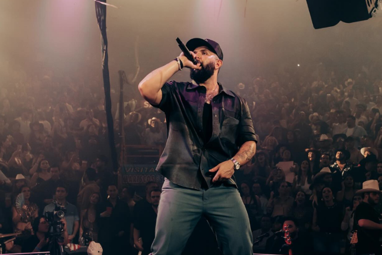 Abre Carín León su séptima fecha en la Sphere de Las Vegas