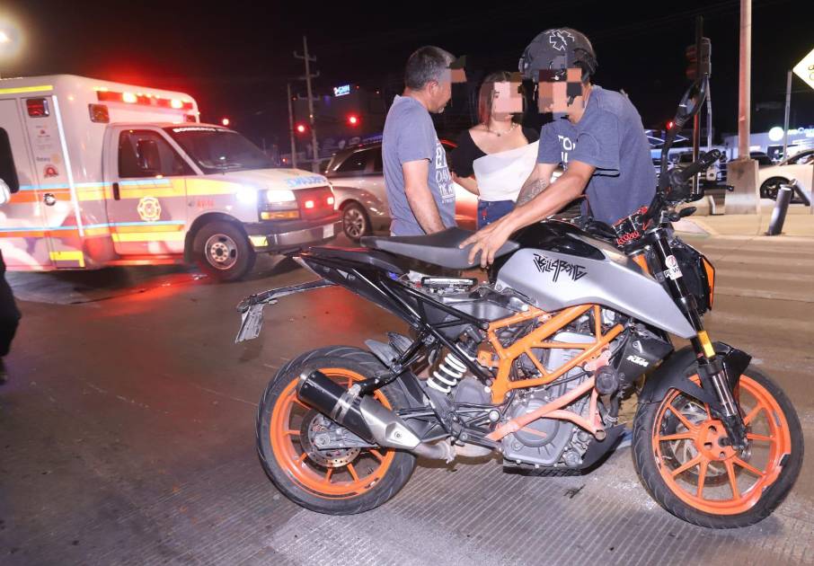 Choque de dos motos deja tres lesionados en Mazatlán