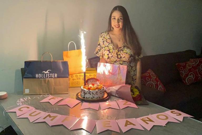Denisse Rivera celebra feliz su cumpleaños