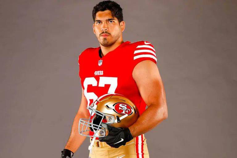 Los Niners firman otra vez a mexicano Isaac Alarcón tras liberarlo