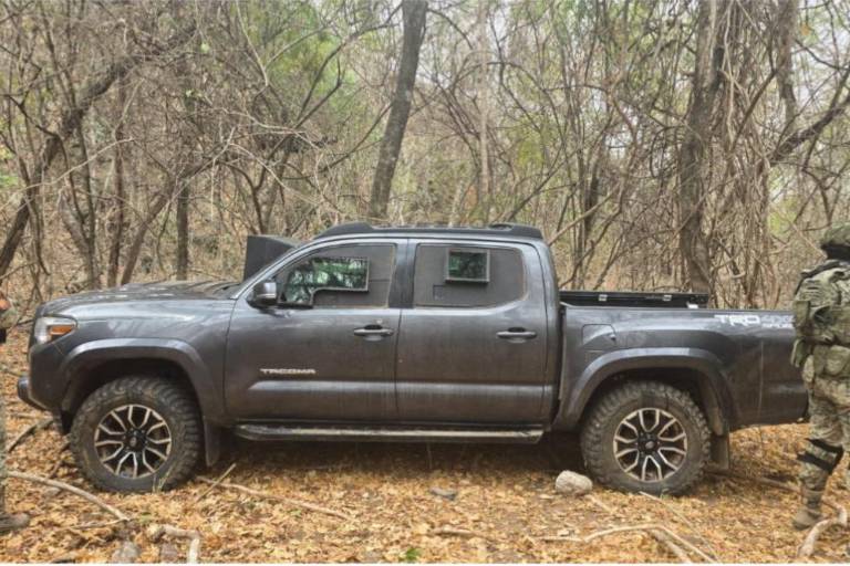 Aseguran camioneta blindada y municiones en Culiacán
