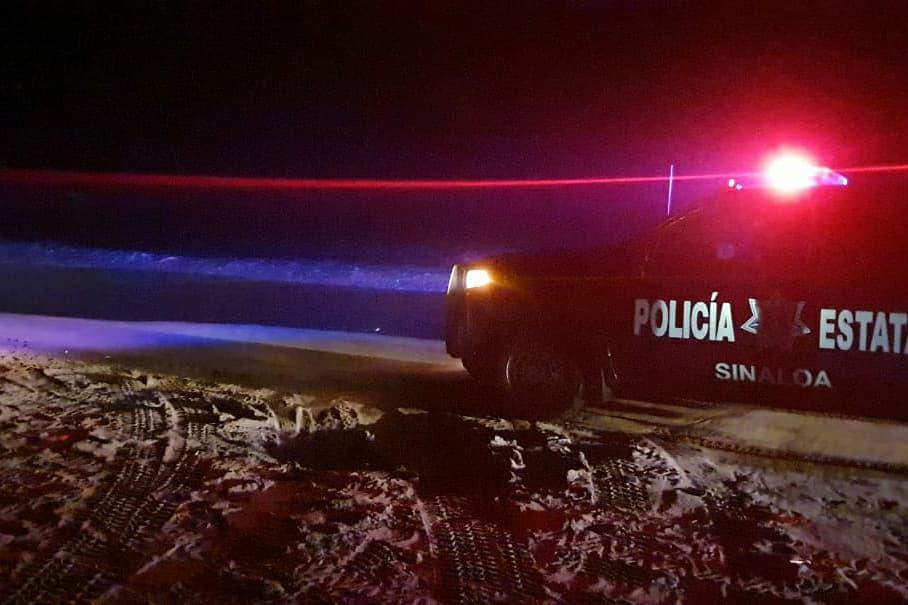 $!Policía estatal retira a campistas de playas de Navolato