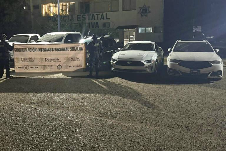 Policía Estatal asegura arsenal y vehículos modificados en Culiacán