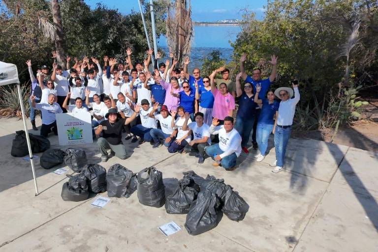 Limpian otra vez los manglares en Mazatlán; retiran 700 kilos de desechos sólidos
