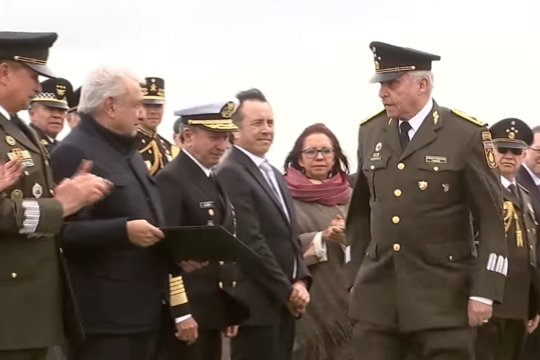 López Obrador defiende condecoración al General Cienfuegos