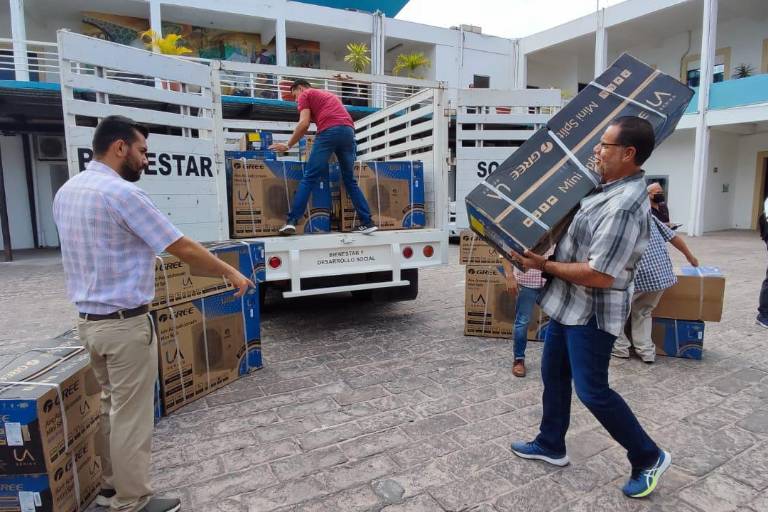 En Mazatlán tres escuelas reciben minisplits, una de ellas desde que arrancó, hace 57 años, nunca había tenido aires acondicionados