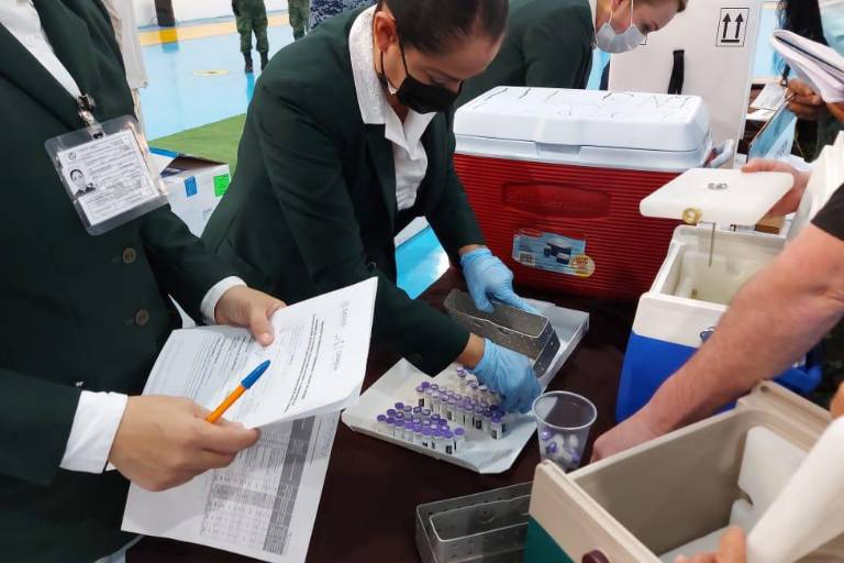 Culiacán recibiría 100 mil vacunas contra Covid-19 en los próximos días, anuncia delegado del IMSS