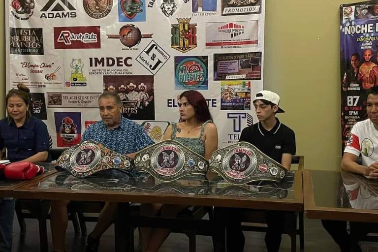 Presentan cartelera de boxeo en el Campo El Diez, en Culiacán