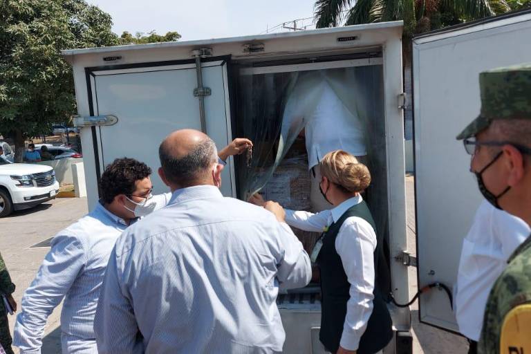 Llegan a Sinaloa 87 mil 900 dosis de CanSino para vacunar a maestros