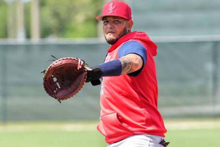 Yadier Molina ya se presentó con los Cardenales de San Luis