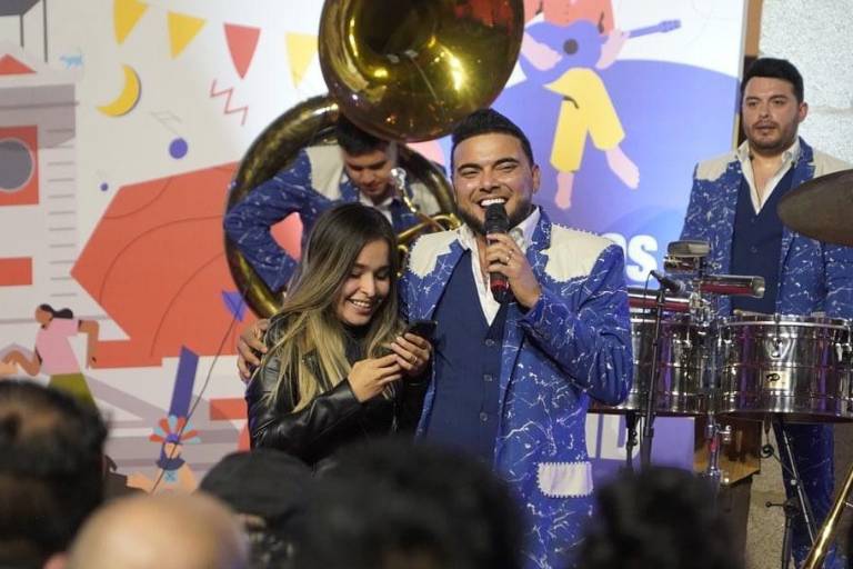 La Banda El Recodo pone a bailar a los hispanos en Madrid