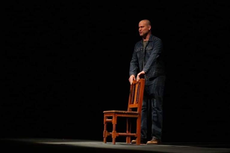 Deja drama y humor ‘Un acto de comunión’