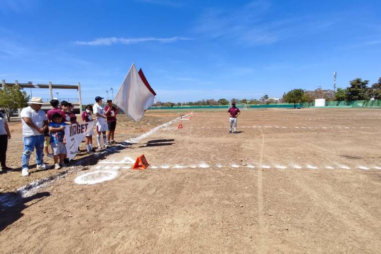 Inauguran obra de inicio de campo de futbol americano en la Unidad Juárez de Mazatlán