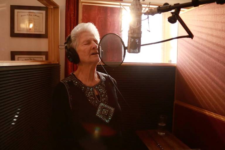 A sus 94 años, la cantante cubana Ángela Álvarez está nominada a un Latin Grammy