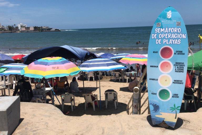 Con drones, exhortan a no amontonarse en el malecón de Mazatlán