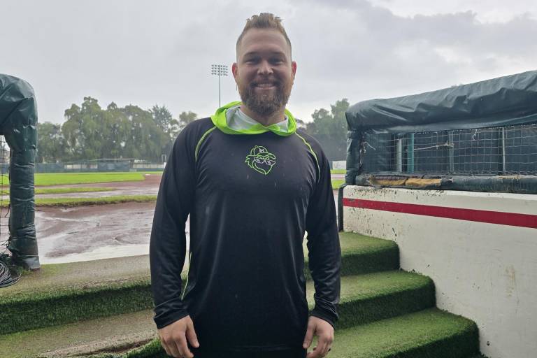 Eric Filia llegó a las prácticas de Cañeros de Los Mochis