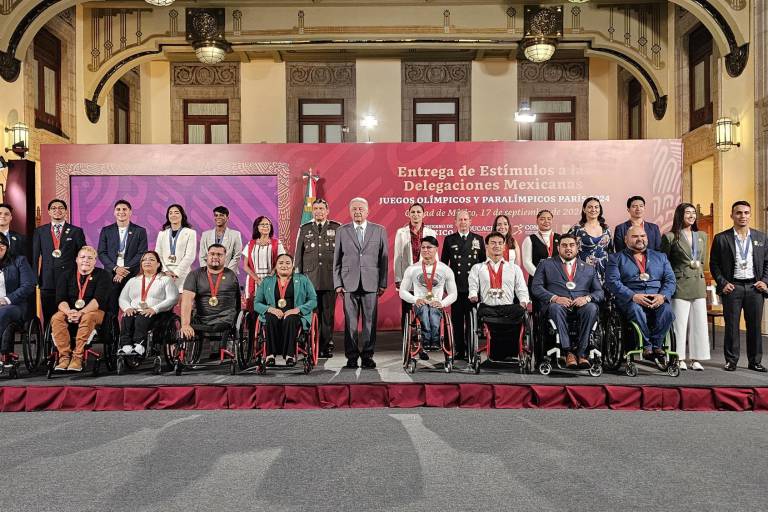 Sinaloenses reciben estímulos del Gobierno de México