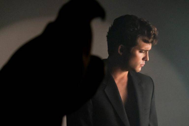 Luis Miguel, La Serie: Muestran al ‘Sol’ en su etapa de padre primerizo