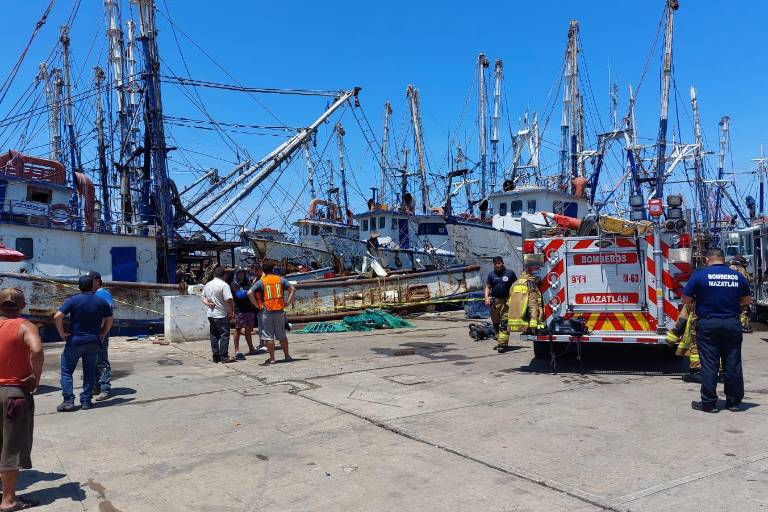 Soldador muere en Mazatlán tras explotar tanque en barco camaronero