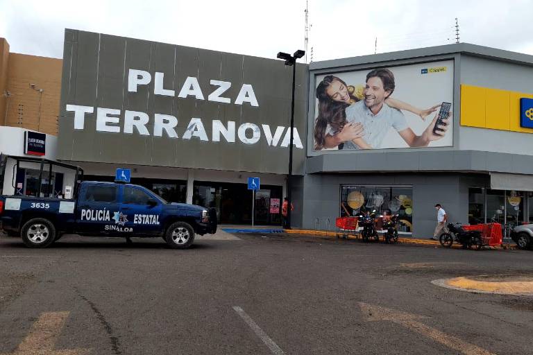 En Culiacán, asaltan banco de tienda departamental en el Fraccionamiento Terranova; cae el asaltante