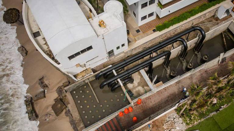 Aunque no se realizó el protocolo oficial de inauguración por las lluvias de la tormenta tropical Raymond, el cárcamo pluvial ubicado en la avenida Camarón Sábalo ya está en funcionamiento.