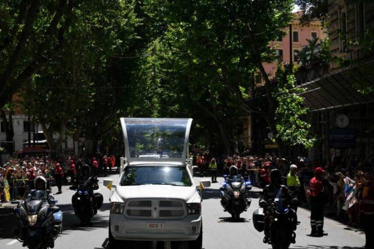 De San Pedro a Santa María la Mayor: Roma despide a su Obispo