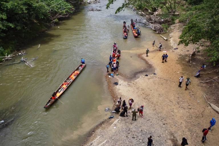 Más de 250 mil migrantes y refugiados cruzan el Darién de enero a julio de 2023