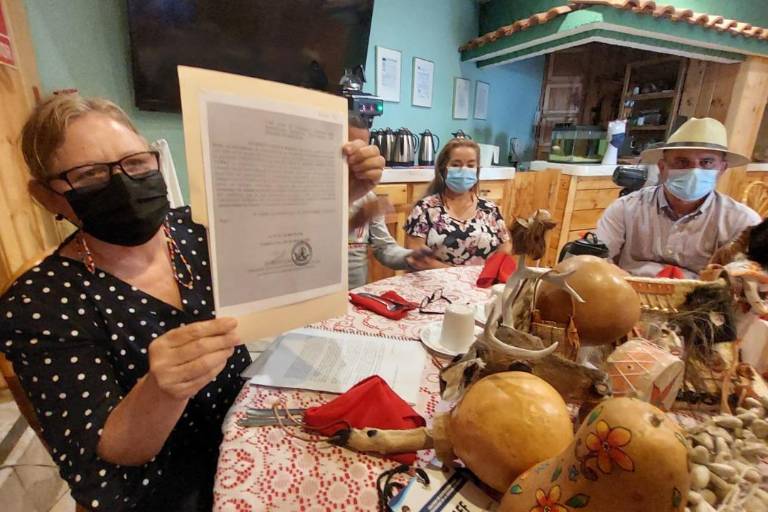 Destituyen a presidente de Artesanos Indígenas por firmar constancia a Aurelia Leal