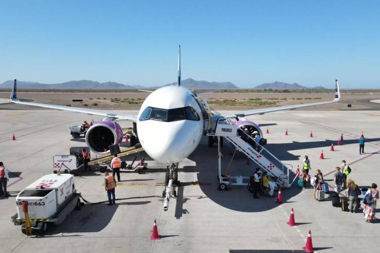 Genera conectividad aérea encuentros de negocios y turismo en Ahome: Economía