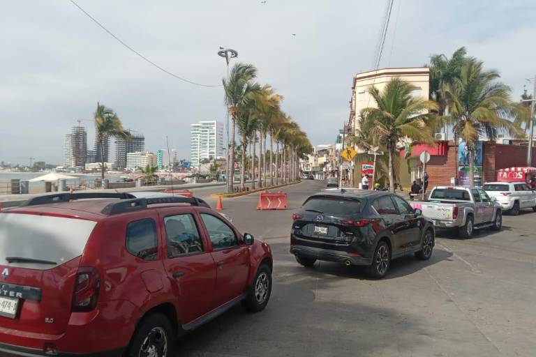 Se registra caos vial por cierre a la circulación vehicular del paseo costero por el Triatlón
