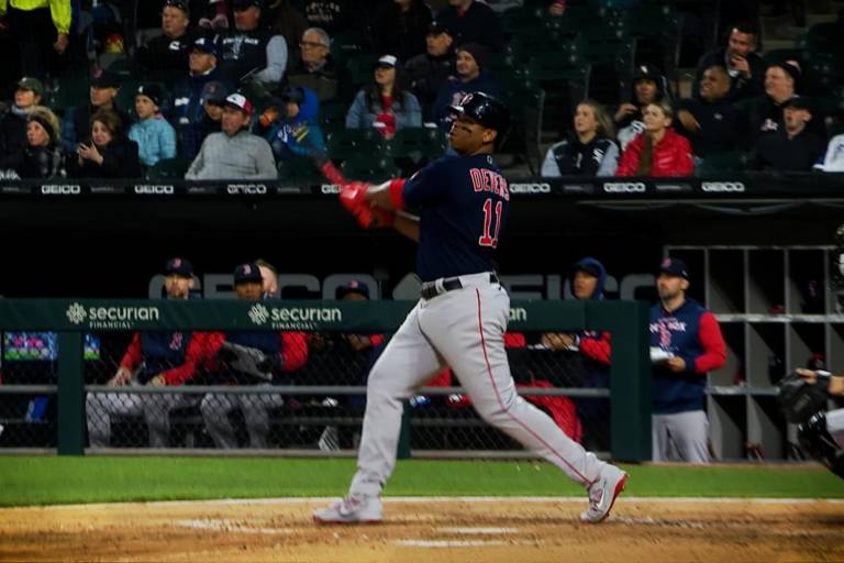 Rafael Devers, Medias Rojas oficializan la extensión de 11 años