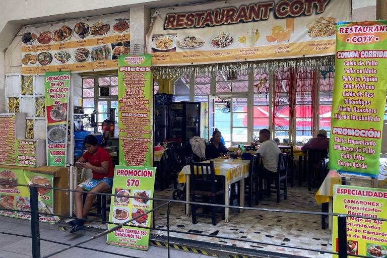 Esperan negocios de comida del Centro de Mazatlán un repunte de clientes con el inicio del Carnaval
