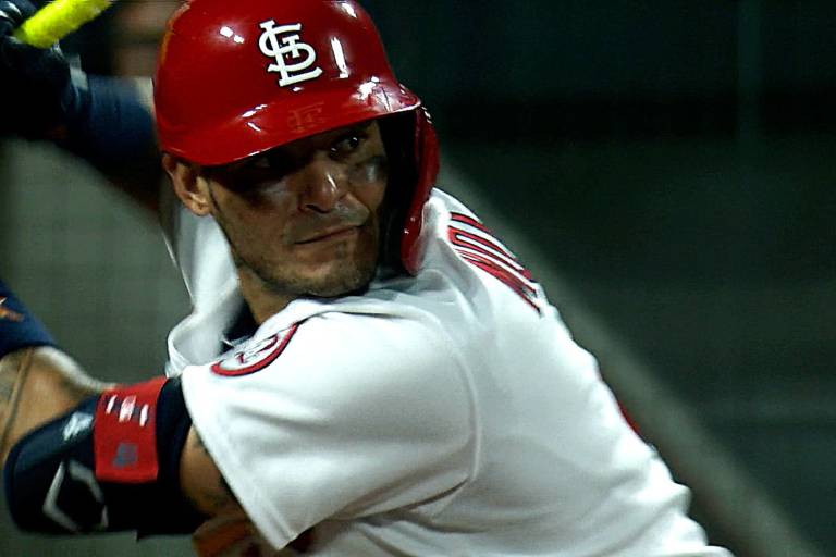 Un Yadier Molina uniformado regresará al dugout de los Cardenales