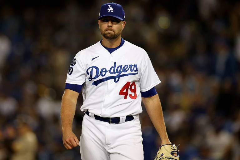 El relevista de Dodgers, Blake Treinen, es operado del hombro derecho