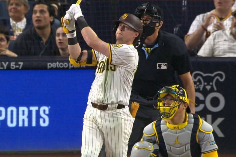 Padres hace historia con tres jonrones de oro consecutivos en casa
