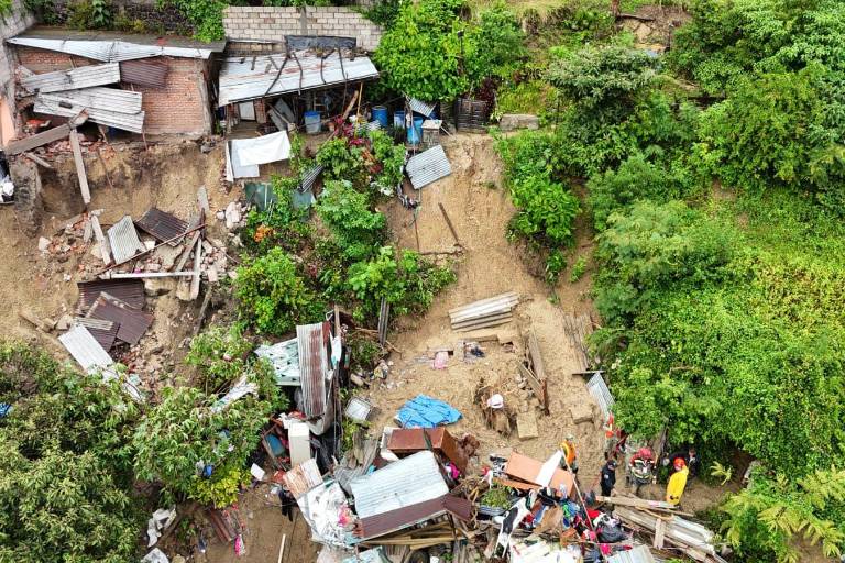 Mueren tres niñas tras colapso de una pared por lluvias, en Jiutepec, Morelos