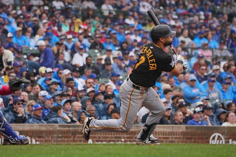 Horton luce pero Cachorros caen ante los Piratas en 10 entradas