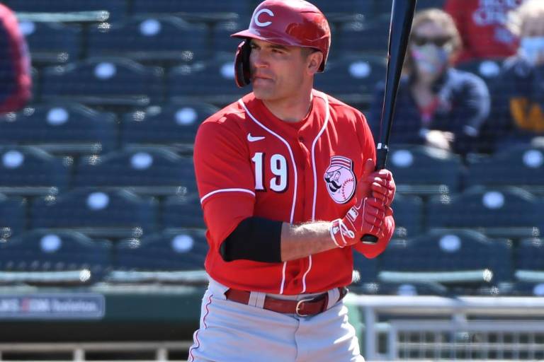 Rojos de Cincinnati inhabilitan a Joey Votto debido al Covid-19