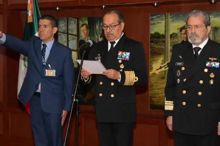 Contralmirante José Ramón Rivera rinde protesta como director general del Aeropuerto de CDMX