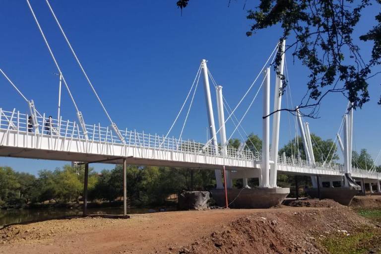 Quirino dejó 13 obras pagadas pero sin terminar, entre ellas el puente bimodal de Culiacán