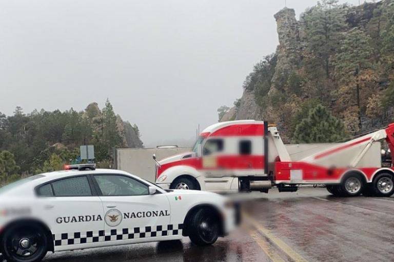 Cierran y reabren las carreteras en Durango por la presencia de hielo y nieve