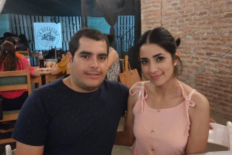 Viven grata velada con música de los 80 y comida regional