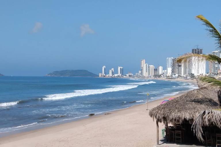 Continúan altas temperaturas en Mazatlán; inicia la semana con sensación térmica de 37 grados centígrados