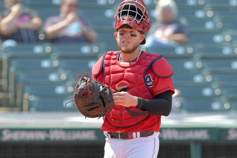 Roberto Pérez es operado para reparar dedo fracturado